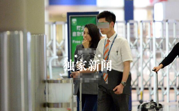 高圆圆机场等车被冻坏 疑似感冒喝热饮 高圆圆机场等车被冻坏 疑似感冒喝热饮