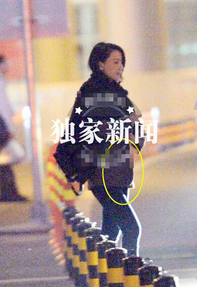 高圆圆机场等车被冻坏 疑似感冒喝热饮 高圆圆机场等车被冻坏 疑似感冒喝热饮