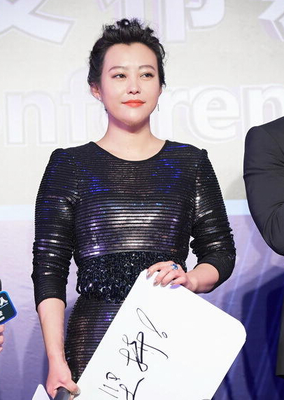 姚晨新片吻小男生害羞自嘲:像是欺负小弟弟 姚晨新片吻小男生害羞自嘲:像是欺负小弟弟