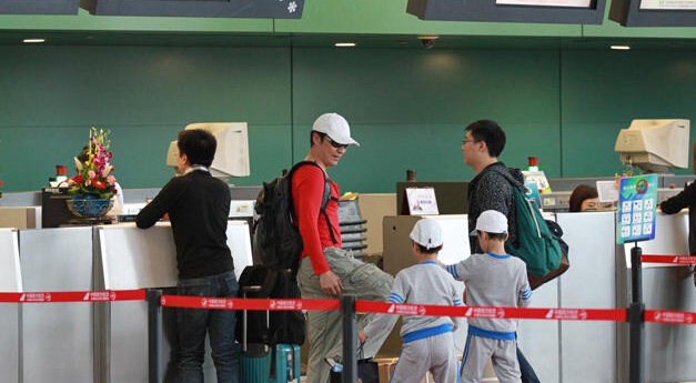 马景涛被传婚变后亮相 两儿子机场打闹 马景涛被传婚变后亮相 两儿子机场打闹