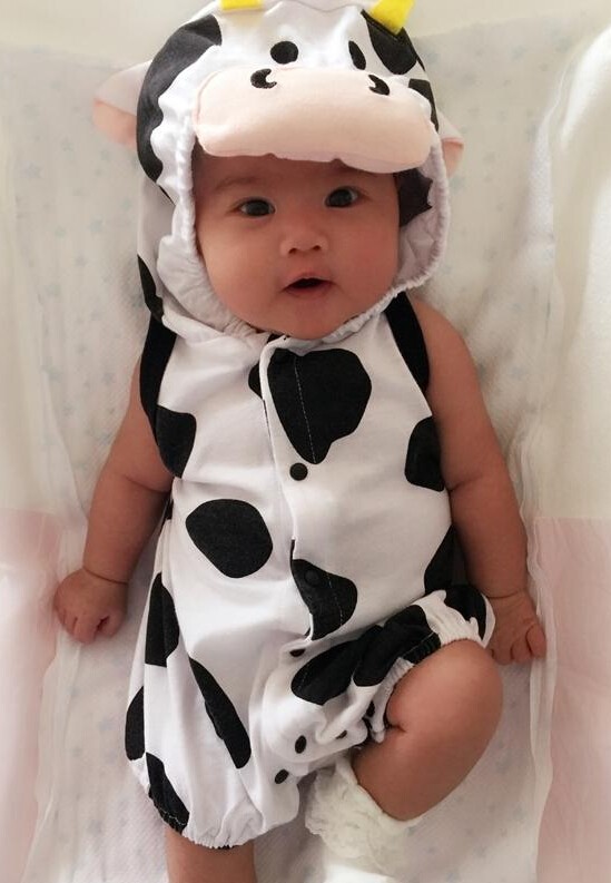 包贝尔爱女首次曝光 黑白奶牛装颜值超高 包贝尔爱女首次曝光 黑白奶牛装颜值超高